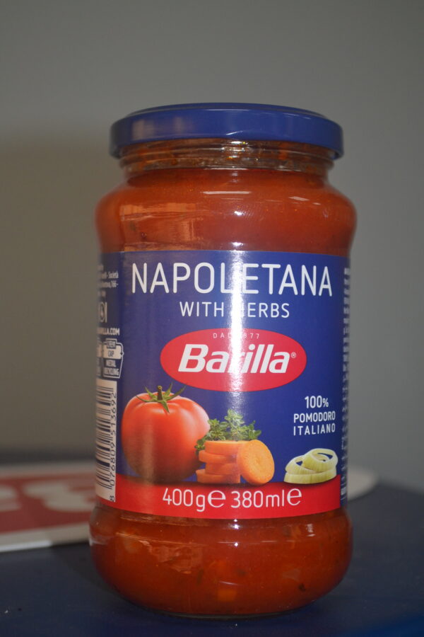 Barilla Napoletana with herbs, a delectable pasta sauce that will transport your taste buds to the vibrant streets of Naples. Made with the finest ingredients and infused with aromatic herbs, this 400g jar of goodness is a culinary masterpiece that will elevate your pasta dishes to new heights.